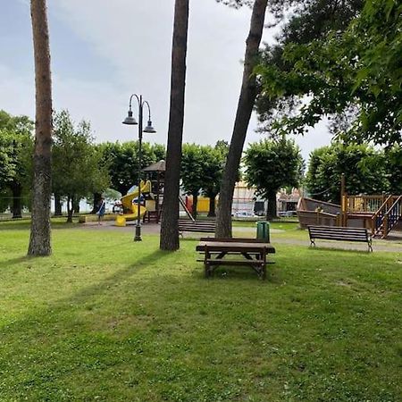 Ferienwohnung La Casa Nel Borgo Angera Exterior foto
