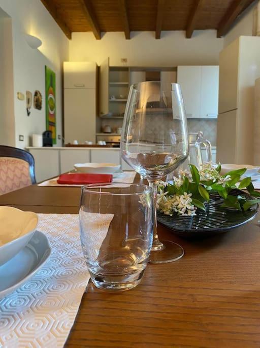 Ferienwohnung La Casa Nel Borgo Angera Exterior foto