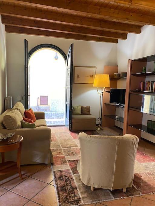 Ferienwohnung La Casa Nel Borgo Angera Exterior foto