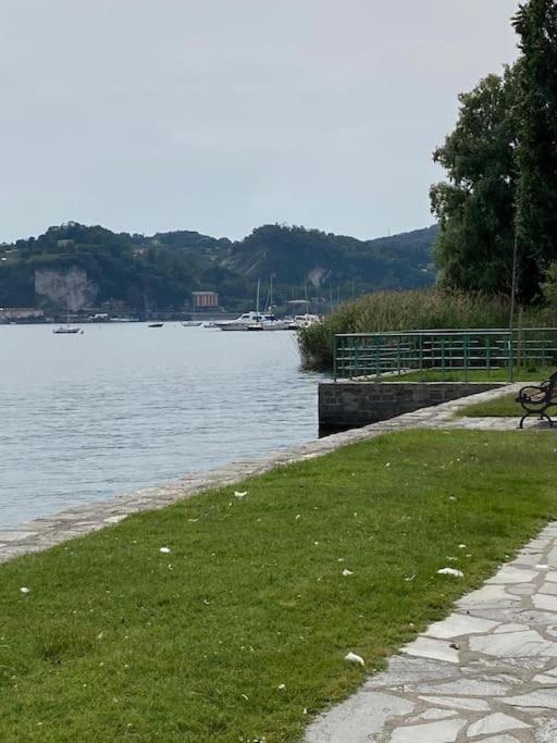 Ferienwohnung La Casa Nel Borgo Angera Exterior foto