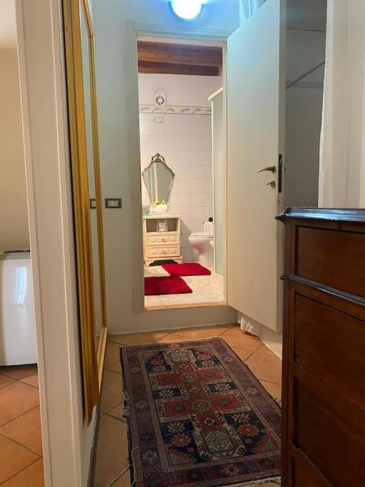Ferienwohnung La Casa Nel Borgo Angera Exterior foto